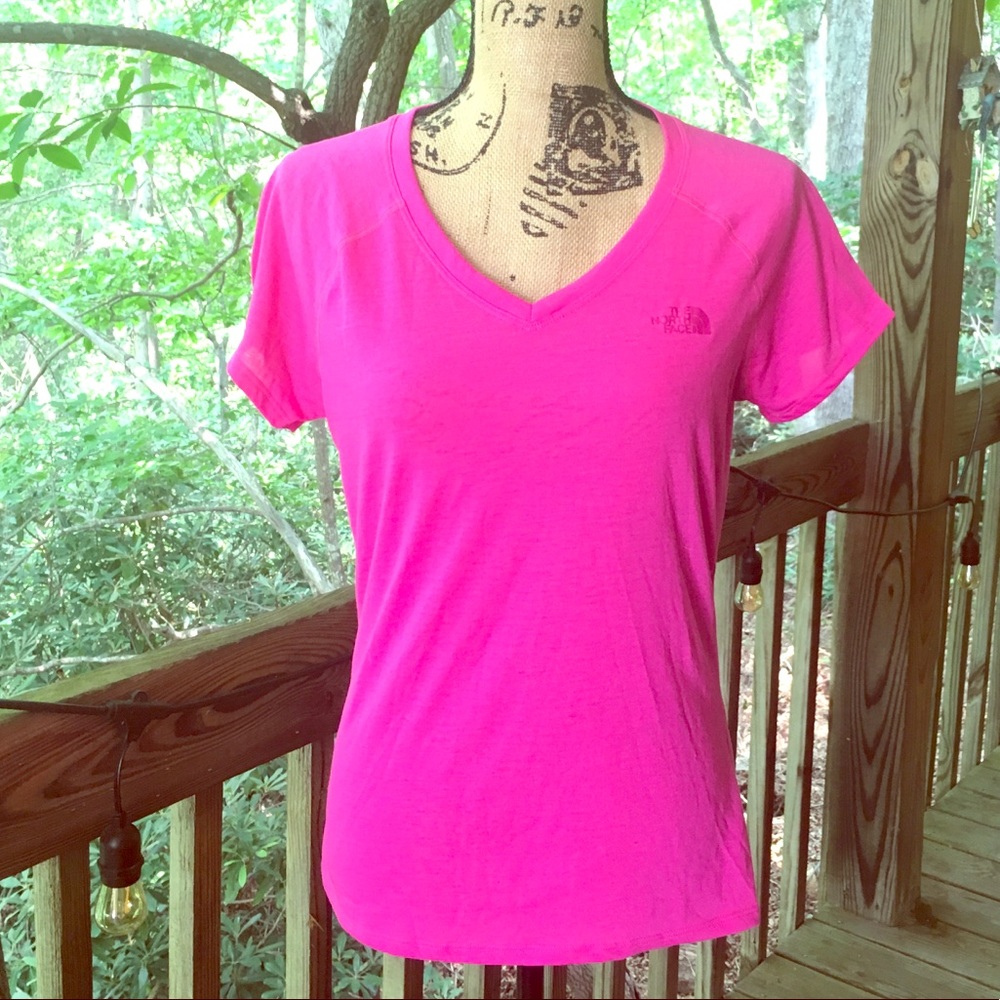 Women’s North Face tee